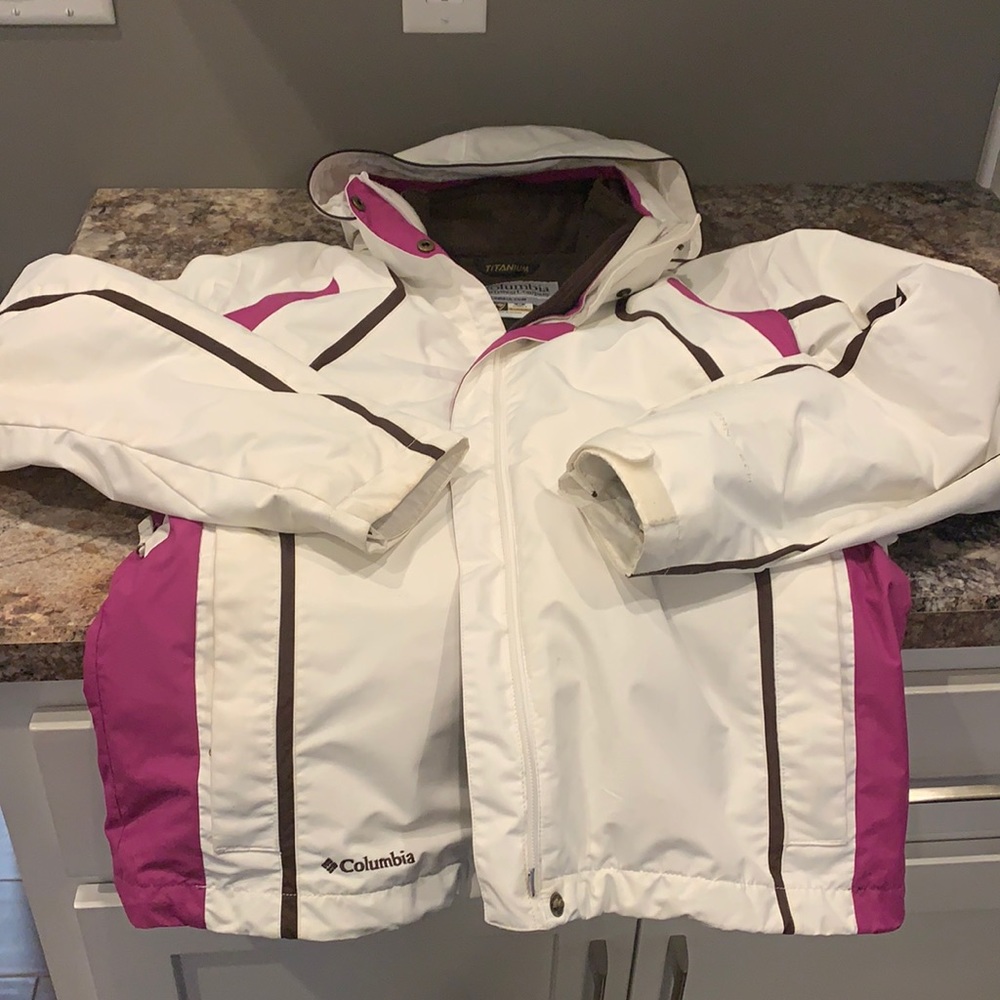 Women’s Columbia Titanium  2 in 1 winter coat! Size medium. Good condition